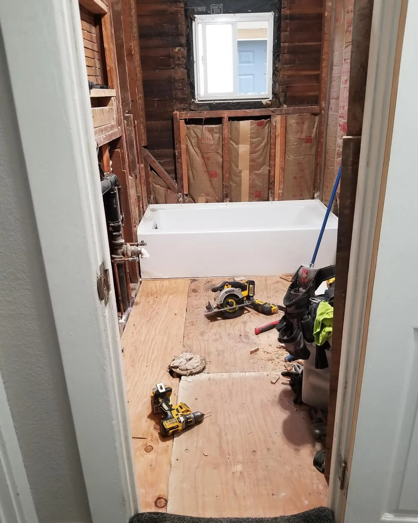 Full bathroom remodel. Updated all elements of the space, new tile – bathroom remodeling by Mountain Ridge Renovations